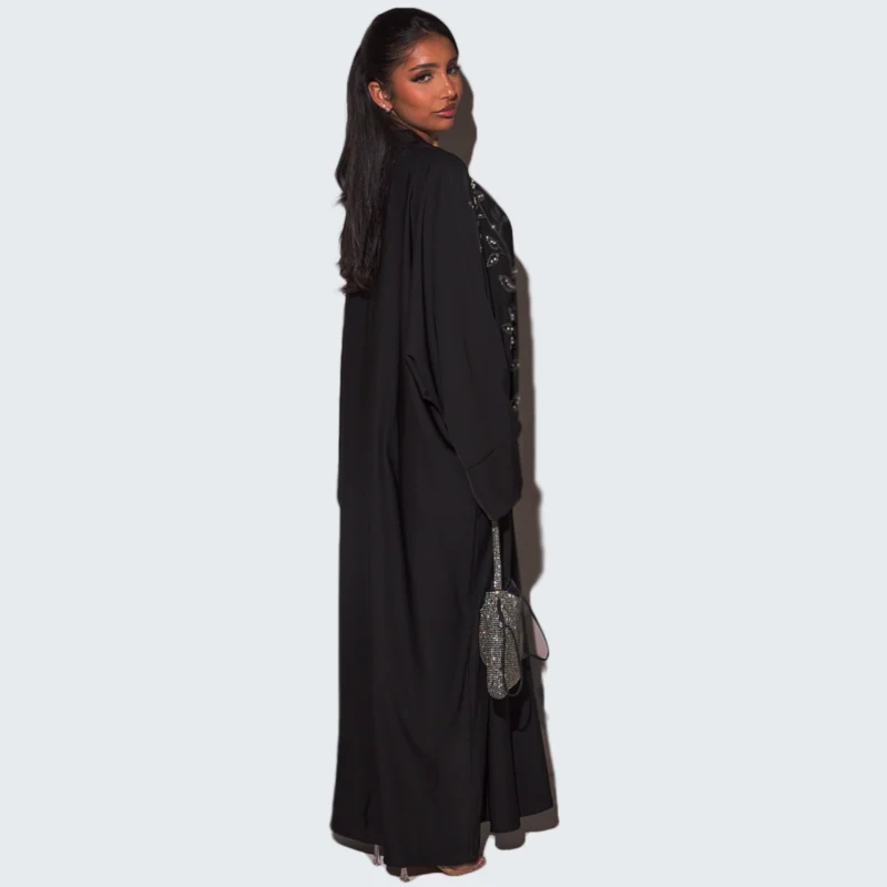 Abaya noire à strass et perles en forme de feuilles – Image 3